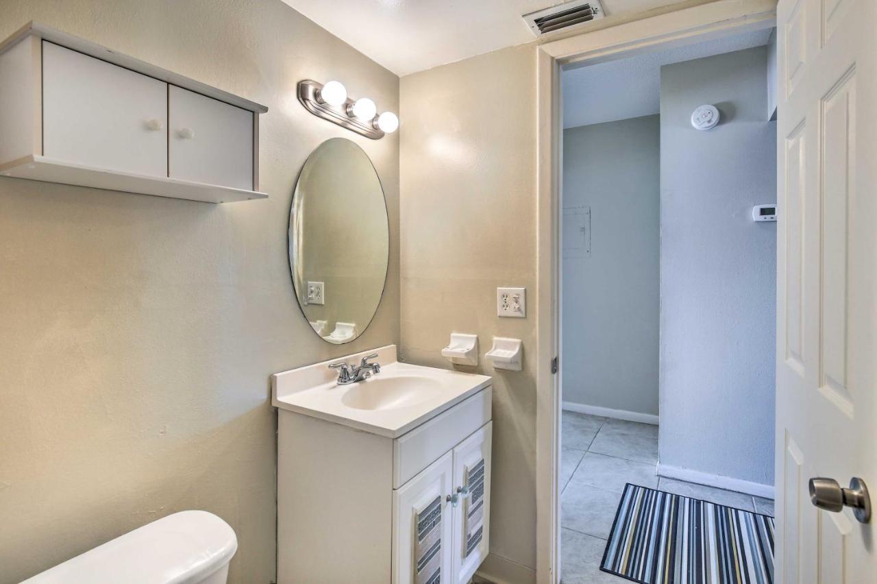 St Pete Condo With Heated Pool - Less Than 1 Mi To Beach! St. Pete Beach Kültér fotó